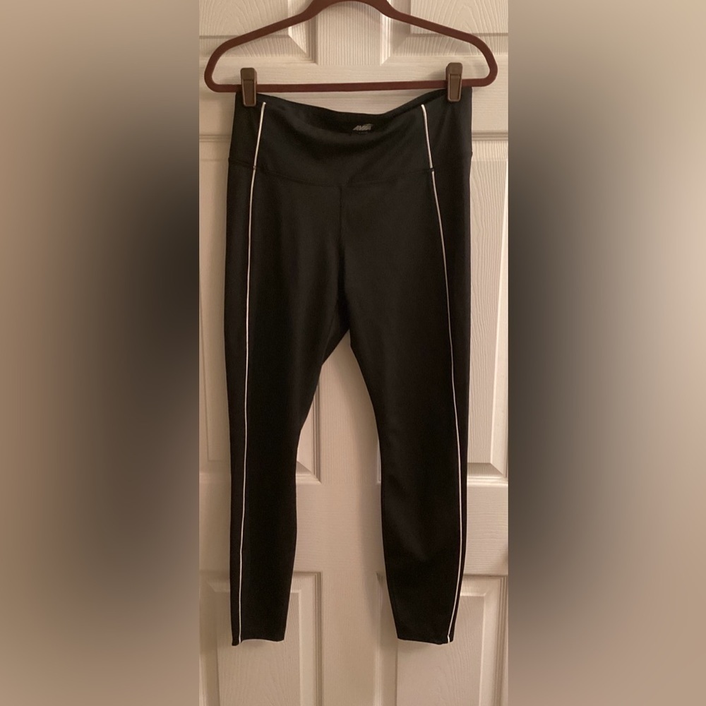AVIA~LEGGINGS~BLACK~HIDDEN MONEY POCKET~LG
